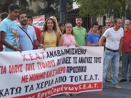 Οι εργαζόμενοι στις κινητοποιήσεις τους είχαν σταθερά στο πλευρό τους τους μαθητές του ΚΕΑΤ και τους γονείς τους