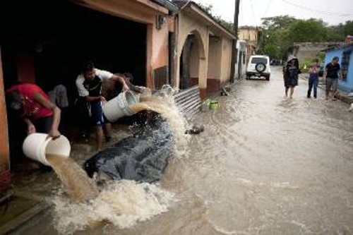 Για άλλη μια φορά, οι φτωχοί πληρώνουν την έλλειψη υποδομών (εδώ Γουατεμάλα)