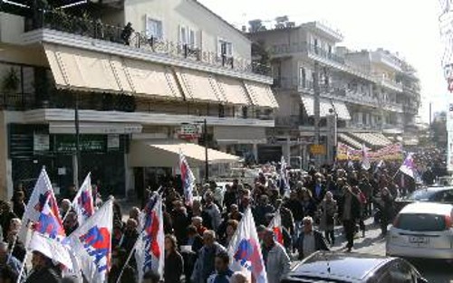 Από τη μαζική πορεία που έγινε στους δρόμους του Μενιδίου