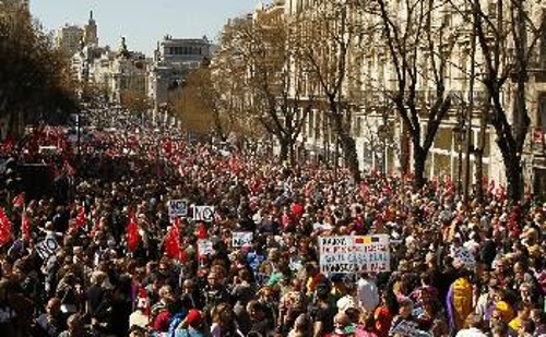 Μαζική ήταν η διαδήλωση την Κυριακή