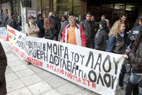 «Η ανεργία δεν είναι η μοίρα του λαού» τονίζει το πανό από παλιότερη κινητοποίηση στη Θεσσαλονίκη