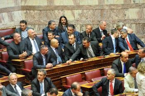 Οταν οι καταδικασθέντες της Χρυσής Αυγής βρίσκονταν στα κοινοβουλευτικά έδρανα