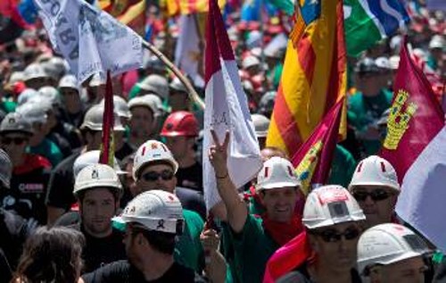 Ανθρακωρύχοι της Ισπανίας συμμετέχουν στις διαδηλώσεις ενάντια στα νέα πακέτα μέτρων στη χώρα