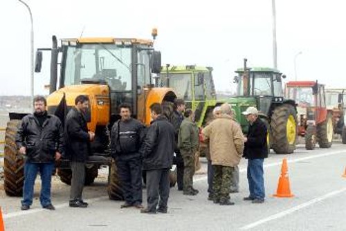 Αποφασισμένοι να μείνουν στα μπλόκα δηλώνουν οι αγρότες στη Χαλκηδόνα