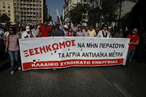 Η απόκρουση της αντεργατικής επίθεσης απαιτεί οργάνωση στα κλαδικά συνδικάτα