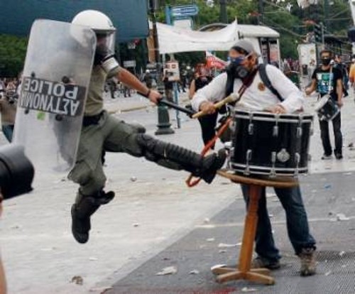 Τα όργανα των «σωτήρων» επί το έργον, 28/6/2011