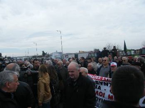 Οι συνταξιούχοι στο μπλόκο της Νίκαιας