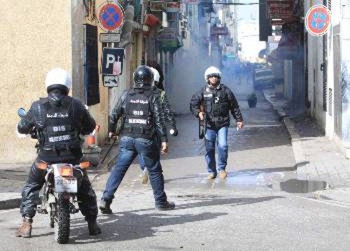 Αστυνομοκρατία επικρατούσε χθες κατά τις διαδηλώσεις στην Τύνιδα