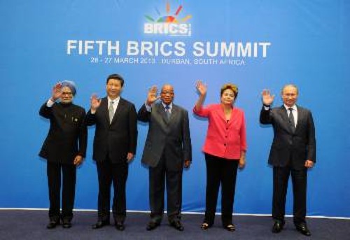 Οι ηγέτες των χωρών BRICS, Ινδίας Σιχ, Κίνας Τσινπίνγκ, Ν. Αφρικής Ζούμα, Βραζιλίας Ρουσέφ και Ρωσίας Πούτιν