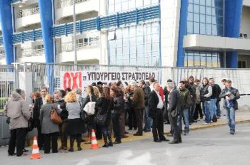 Η συγκέντρωση στο υπουργείο Ναυτιλίας