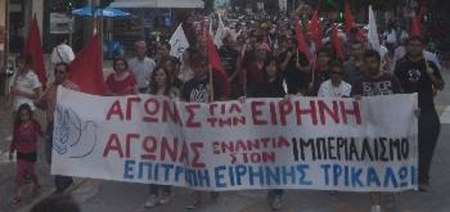 Από τη χτεσινή πορεία Ειρήνης στα Τρίκαλα