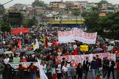 Από χτεσινή διαδήλωση στη λαϊκή γειτονιά Καπάο Ρεντόντο στο Σάο Πάολο