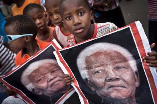 Πλούσια αγωνιστική παρακαταθήκη στη νεολαία και στις μελλοντικές γενιές αφήνει ο Νέλσον Μαντέλα