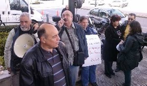 Από διαμαρτυρία της ΣΕΑΑΝ στο ΚΕΠΑ της οδού Πειραιώς