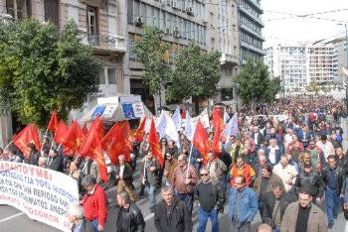 Η πορεία κατευθύνεται από την Ομόνοια στο υπουργείο Εργασίας, στη Σταδίου