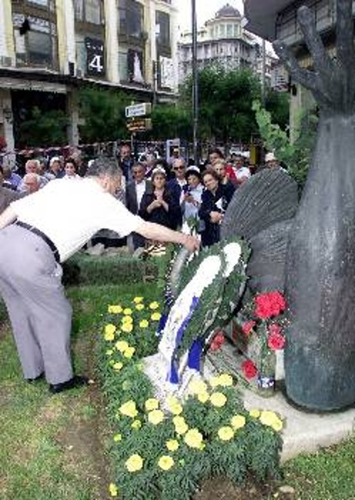 Κατάθεση στεφάνων στο μνημείο του Γρ. Λαμπράκη