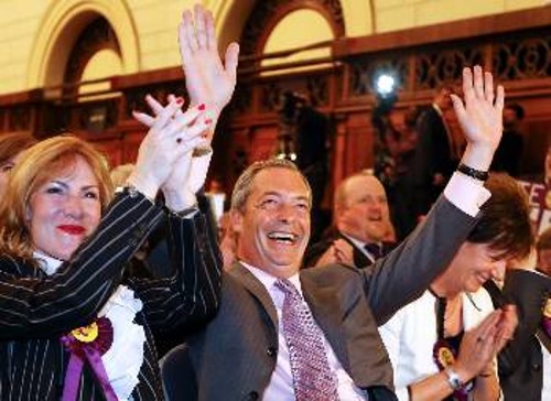 Μετεκλογικά επινίκια από τον ηγέτη του UKIP Νάιτζελ Φάρατζ