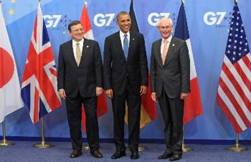 Ο Ομπάμα με τους Μπαρόζο και Ρομπάι στις Βρυξέλλες, ενώ συμβάλλουν στο μακέλεμα του λαού στην Ανατολική Ουκρανία