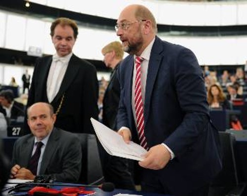 Ο σοσιαλδημοκράτης Μ. Σουλτς που εκλέχτηκε εκ νέου πρόεδρος του ευρωκοινοβουλίου, όπως και οι υποψήφιοι των άλλων πολιτικών ομάδων, υπηρετούν την ίδια αντιλαϊκή πολιτική υπέρ των μονοπωλίων