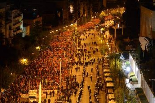 Χιλιάδες λαού διαδήλωσαν ενάντια στα σχέδια των ιμπεριαλιστών, διεκδίκησαν τη ζωή που τους αξίζει. (σ.σ. έξω από την αμερικάνικη Πρεσβεία)