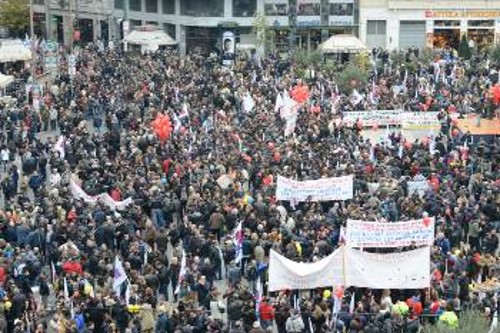 Αποψη της συγκέντρωσης στην Ομόνοια