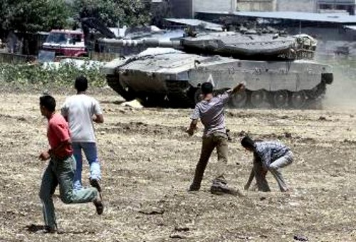 Τρομοκράτες, από τον Μπους και την παρέα του, μπορούν να χαρακτηριστούν τα παιδιά της Παλαιστίνης που στέκονται μπροστά στα τανκς και πολεμούν με σφενδόνες...