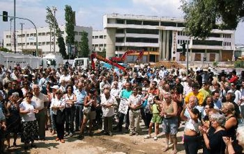 Με δυναμική κινητοποίηση οι κάτοικοι του Μοσχάτου ζήτησαν, χτες, ουσιαστικά μέτρα