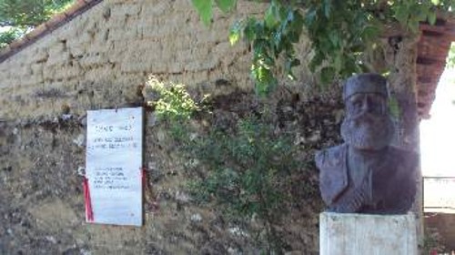 Η αναμνηστική πλάκα στην Καλύβα του Στεφανή απ'όπου ξεκίνησε ο Αρης για το αντάρτικο