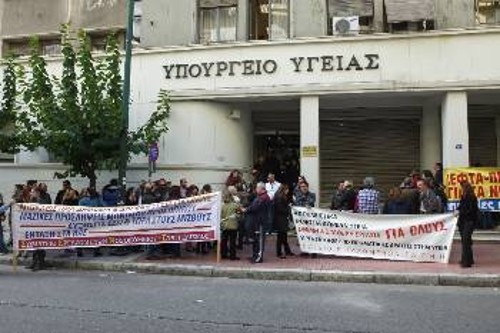 Από παλιότερη κινητοποίηση επικουρικών υγειονομικών και συμβασιούχων στο υπουργείο Υγείας