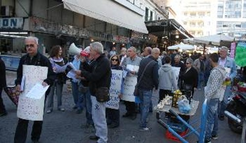 Από την πικετοφορία των συνταξιούχων στον Πειραιά