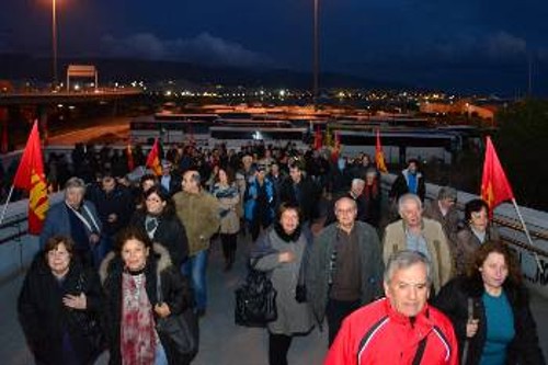 Πλήθος κόσμου καταφτάνει στο ΣΕΦ