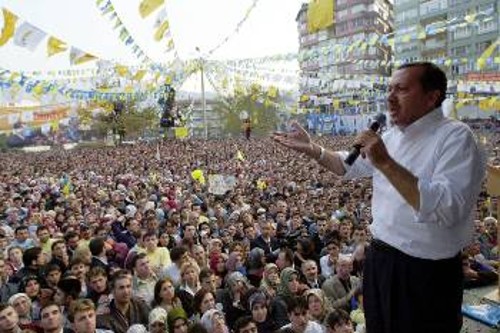 Ρετζέπ Ταγίπ Ερντογάν. Το κόμμα Δικαιοσύνης και Ανάπτυξης θα λάβει τελικά μέρος στις εκλογές, ωστόσο η επιβίωσή του δεν είναι βέβαιη ακόμα κι αν κερδίσει, όπως προβλέπουν όλοι...