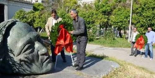 Από την κατάθεση στεφάνων στο Πολυτεχνείο