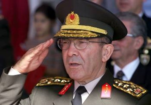 Ο Χ. Οζκιόκ, επικεφαλής του Τουρκικού Στρατού