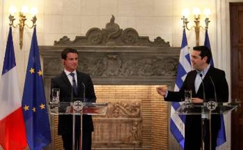 Αβροφροσύνες μεταξύ των δύο πρωθυπουργών, την ώρα που οι κυβερνήσεις τους εντείνουν την επίθεση ενάντια στον ελληνικό και το γαλλικό λαό