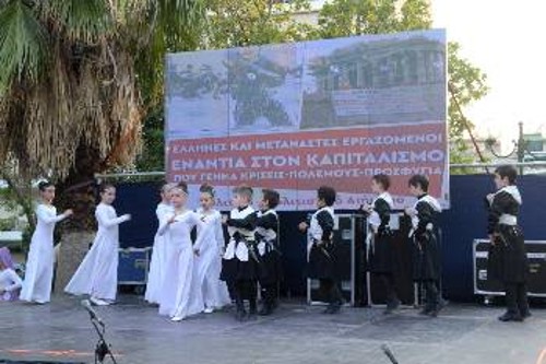 Παιδιά από το Πολιτιστικό Κέντρο Γεωργιανών «ο Καύκασος» στη σκηνή