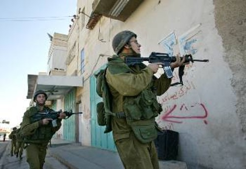 Με το δάκτυλο στη σκανδάλη οι Ισραηλινοί στρατιώτες