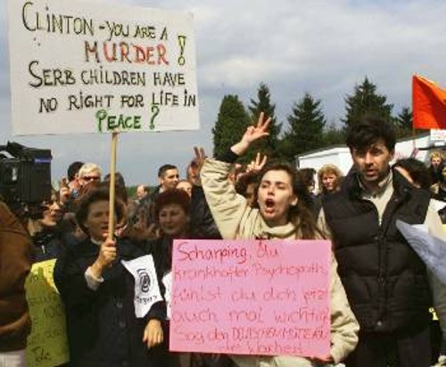 Aπό τις περσινές διαδηλώσεις ενάντια στη ΝΑΤΟική επέμβαση στη Γιουγκοσλαβία