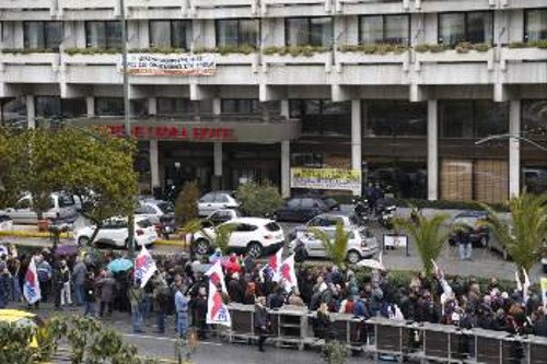 Με συμβολικό αποκλεισμό της λεωφόρου Συγγρού στο ύψος του ξενοδοχείου, οι εργαζόμενοι του κλάδου οργάνωσαν Πανελλαδική Μέρα Δράσης τον περασμένο Γενάρη