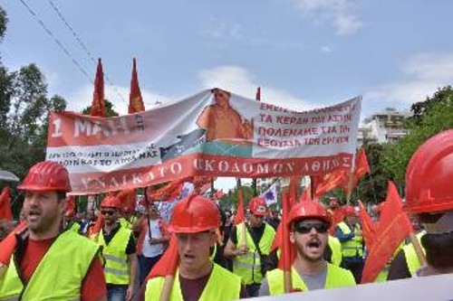 Από τα πλέον δυναμικά μπλοκ διαδηλωτών, αυτό των οικοδόμων