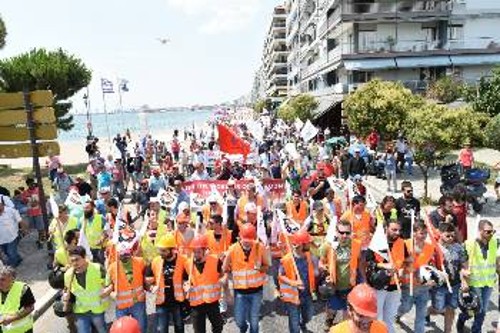 Στη Λεωφόρο Νίκης