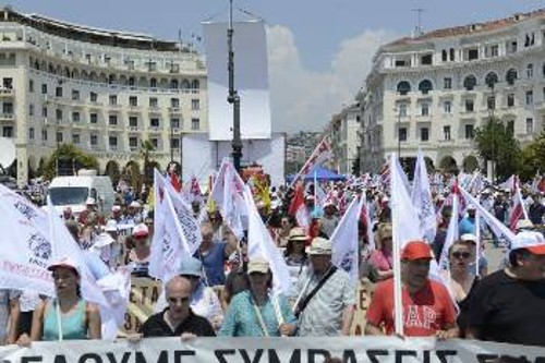 Από τη συγκέντρωση στην πλατεία Αριστοτέλους