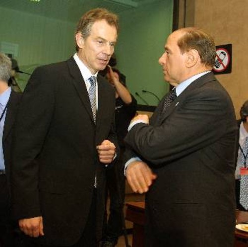 Ο Σ. Μπερλουσκόνι με τον Τ. Μπλερ στη διάρκεια της Συνόδου