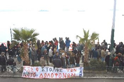 Από νωρίς το πρωί είχαν στηθεί τα «φυλάκια» αντίκρυ στην αρμάδα του θανάτου