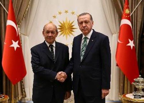 Στην Αγκυρα ο Λε Ντριάν συνάντησε και τον Τούρκο Πρόεδρο