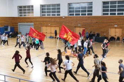 Στιγμιότυπο από τις πρόβες για τη θεατρική παράσταση