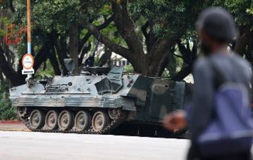Τα άρματα μάχης εξακολουθούν να είναι στους δρόμους της Ζιμπάμπουε