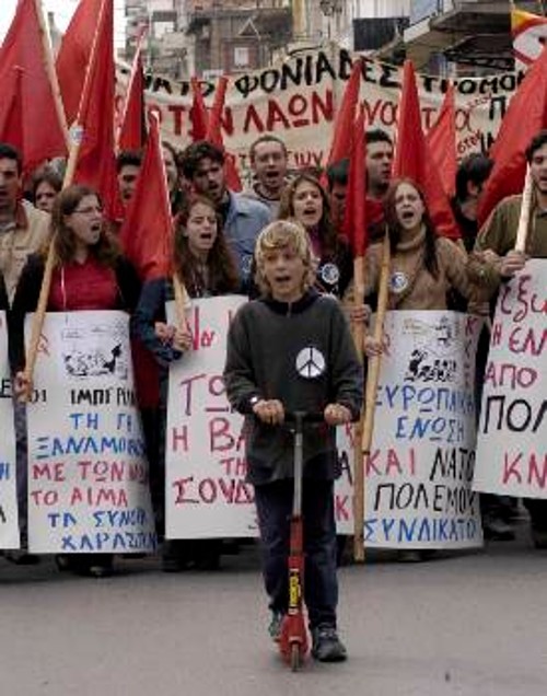 Από πικετοφορία της ΚΝΕ στα Χανιά