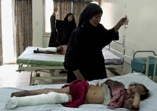 ΑμερικανοΝΑΤΟϊκοί Βομβαρδισμοί στο Ιράκ, 2003: τραυματισμένα παιδιά σε νοσοκομείο στη Βαγδάτη
