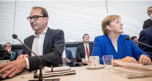 Η Αγκ. Μέρκελ κατά τη χτεσινή συνεδρίαση της κοινοβουλευτικής ομάδας CDU/CSU